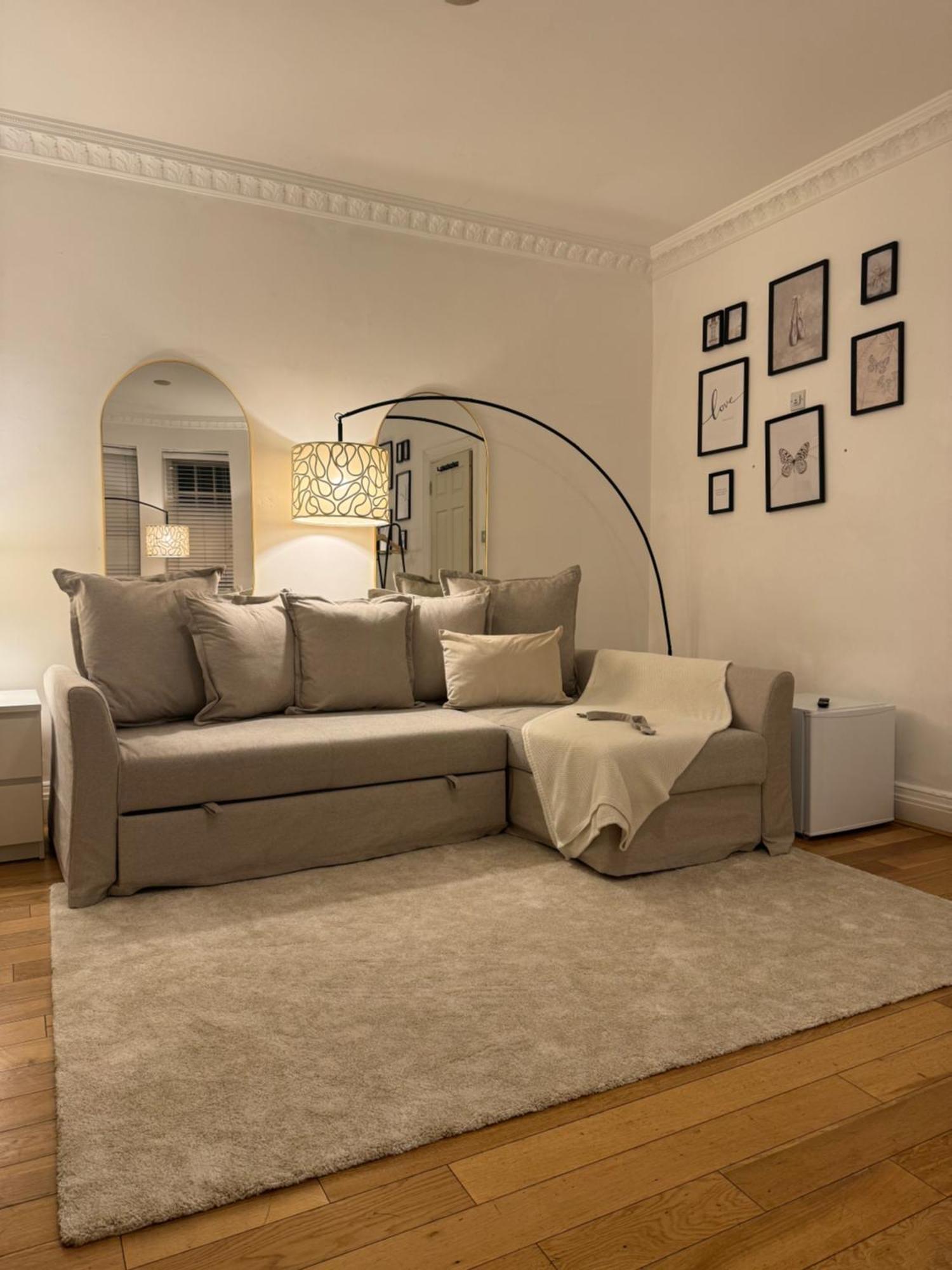 Hyde Park Corner House Homestay London