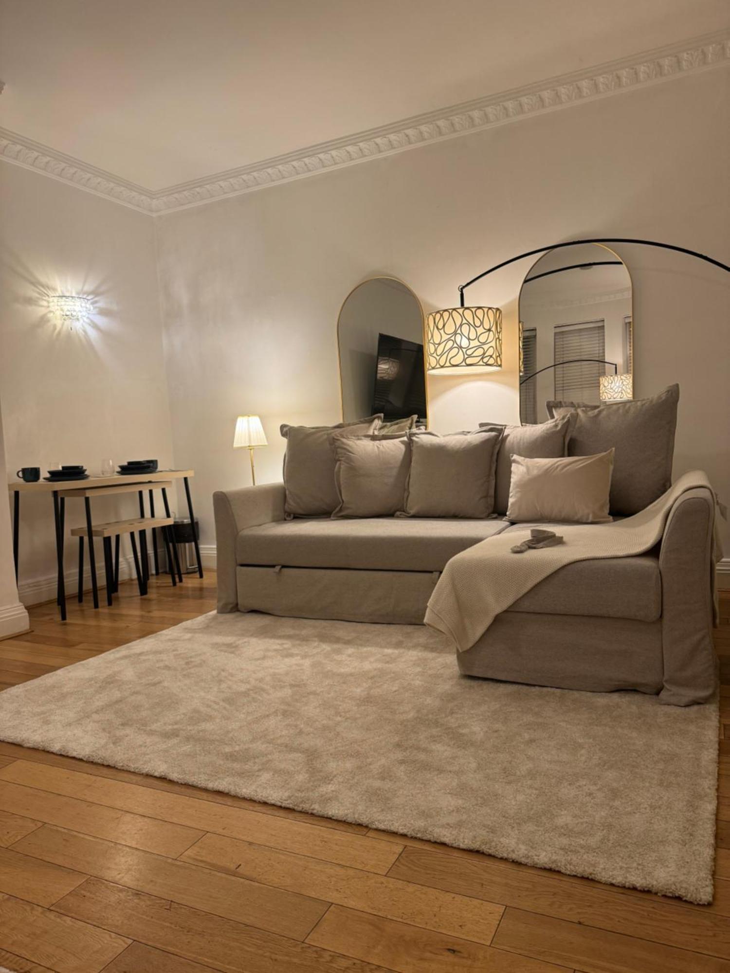 Hyde Park Corner House Homestay London