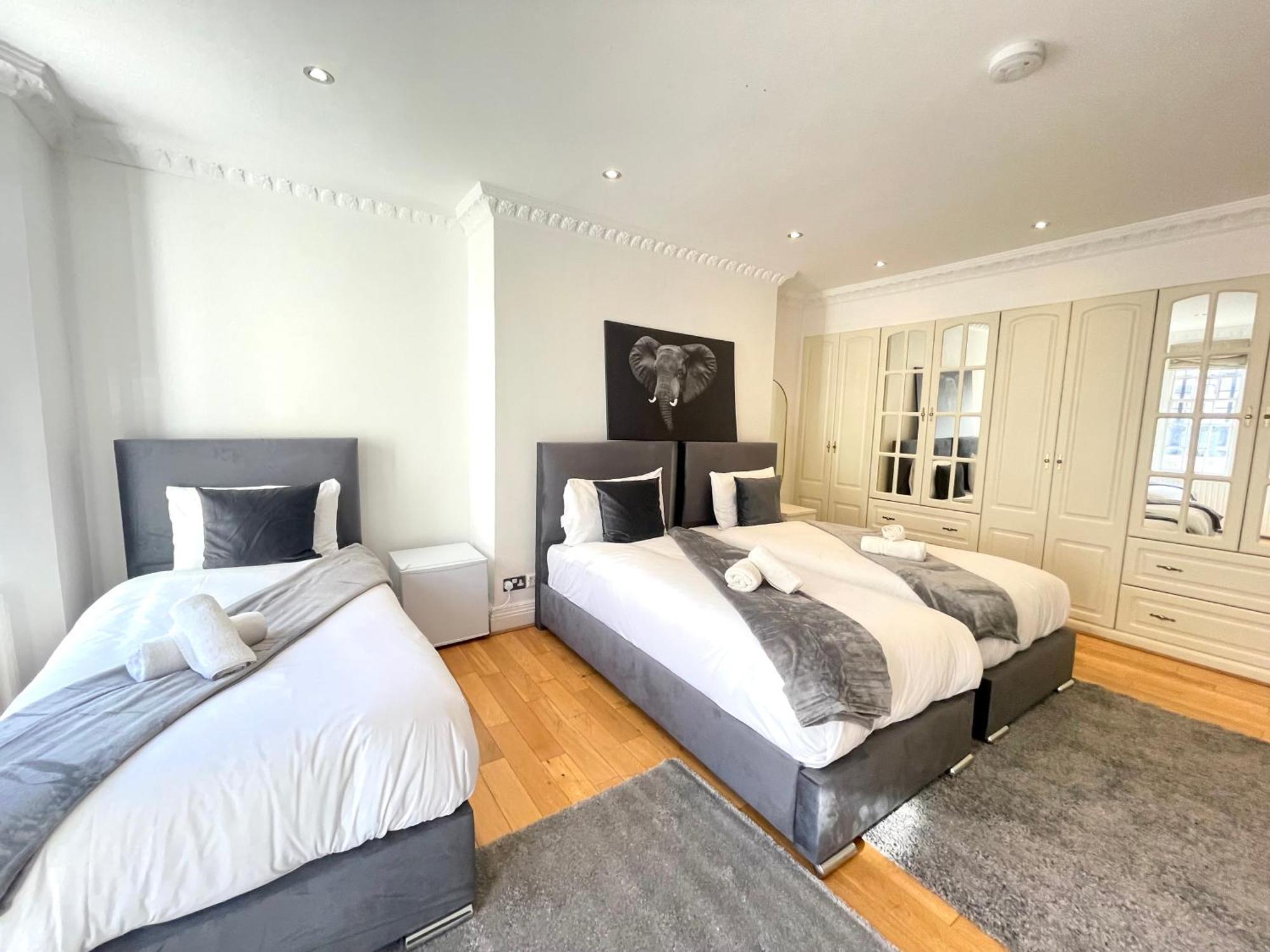 Hyde Park Corner House Homestay London