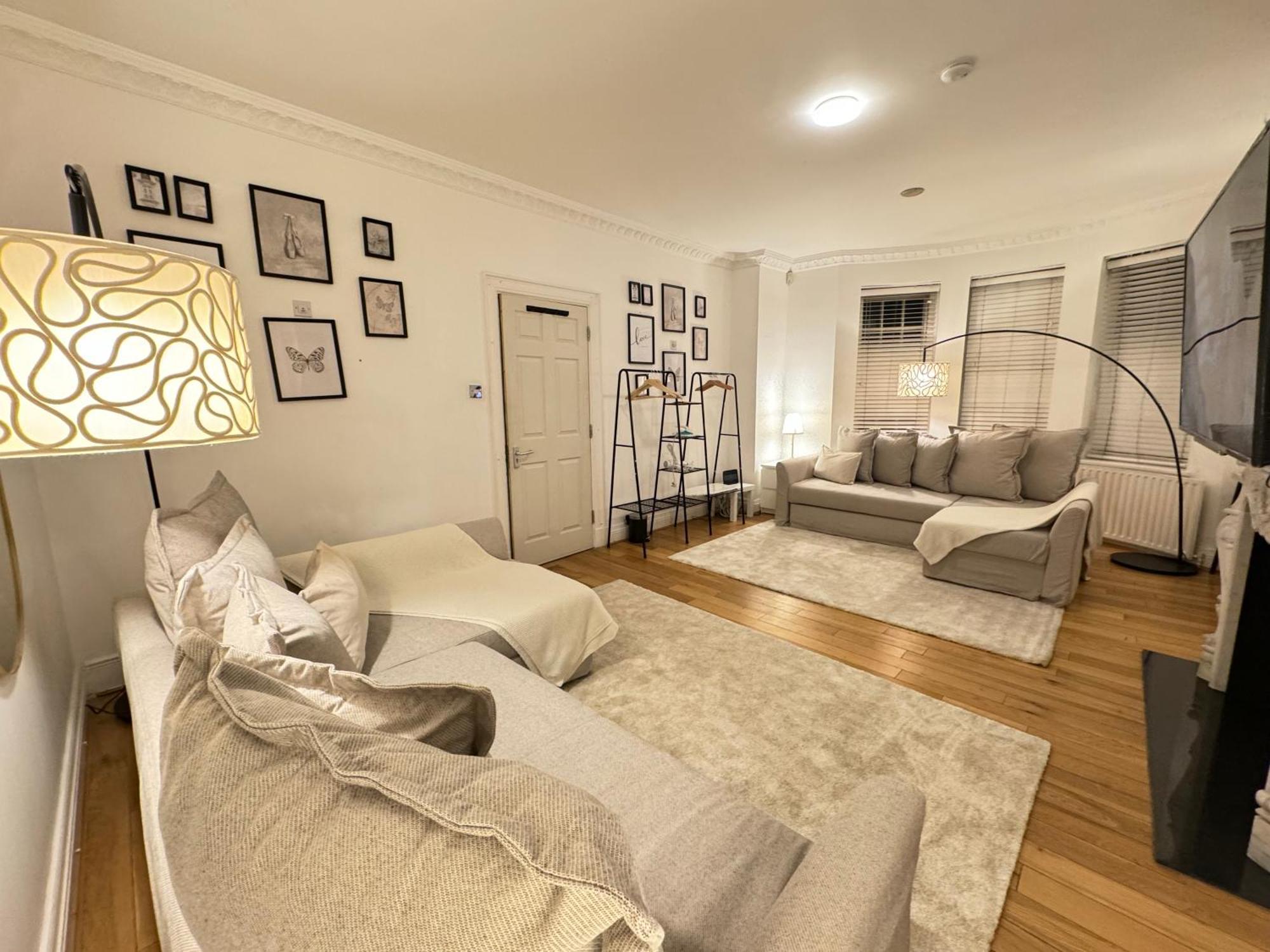 Homestay Hyde Park Corner House *