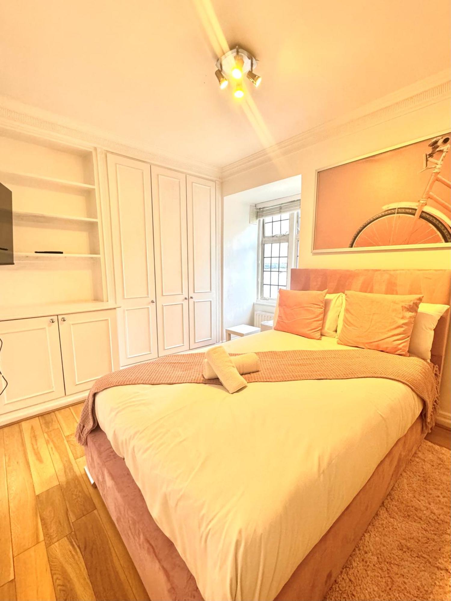 Hyde Park Corner House Homestay *