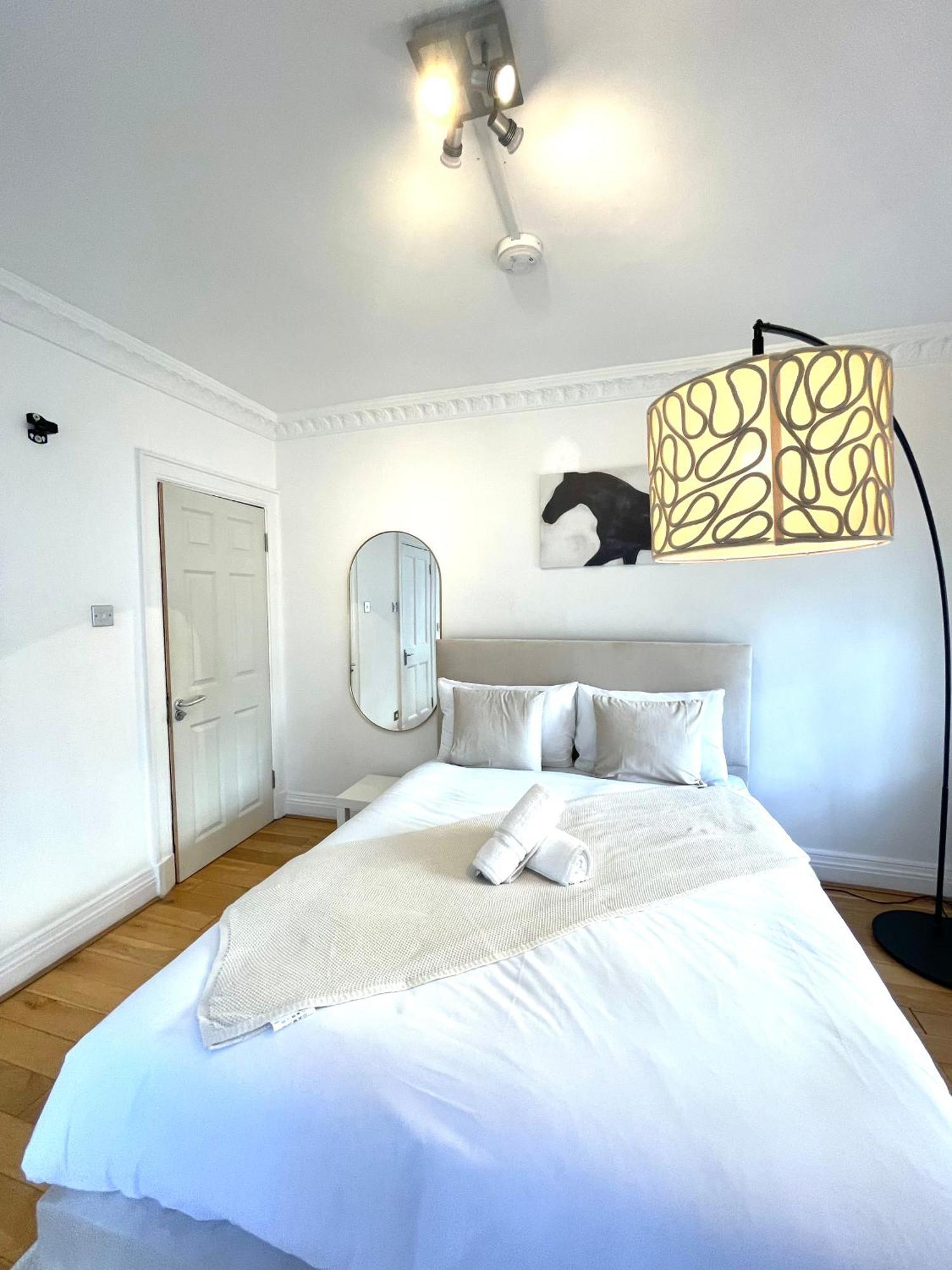 Homestay Hyde Park Corner House *