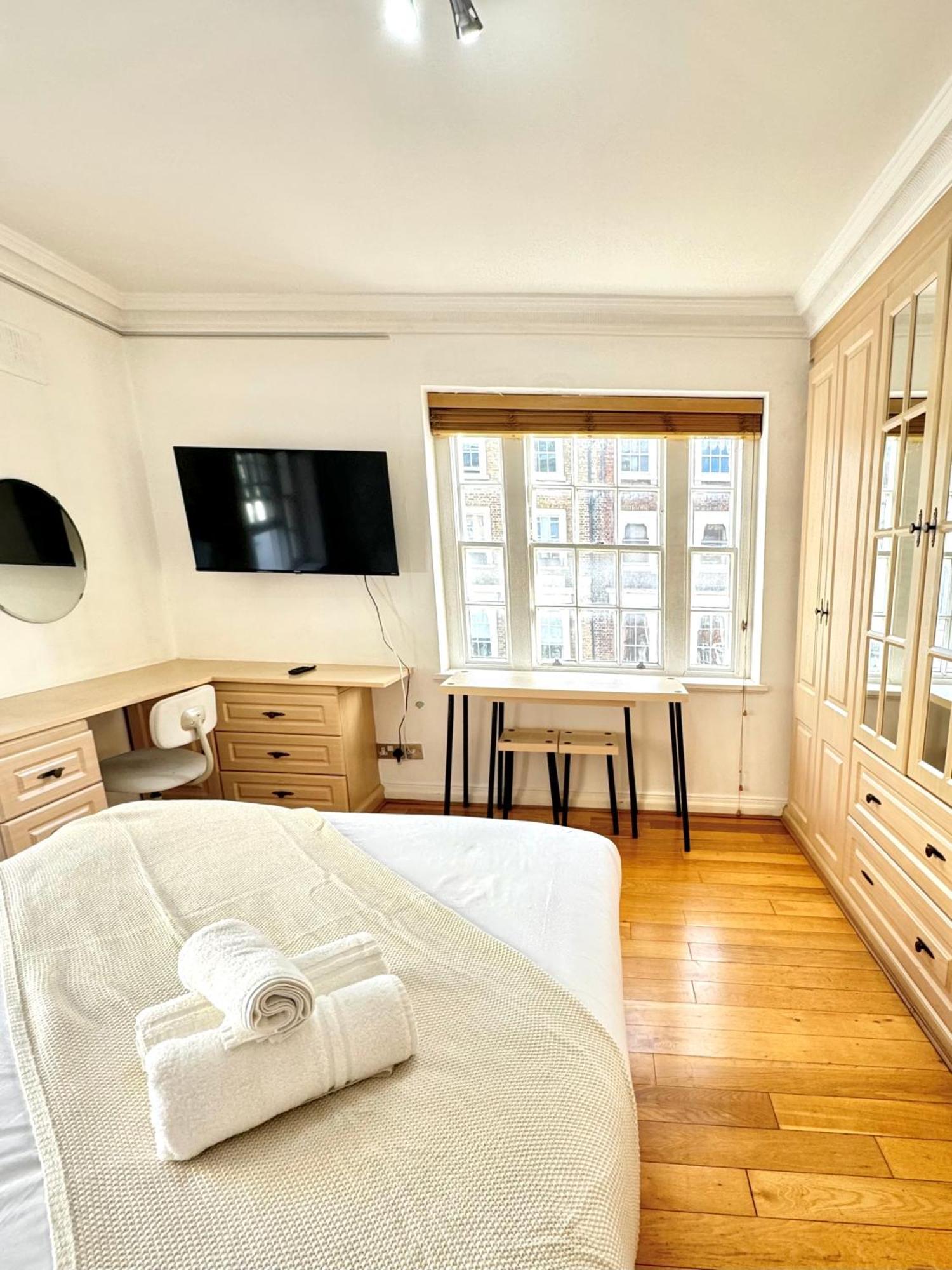 Hyde Park Corner House *