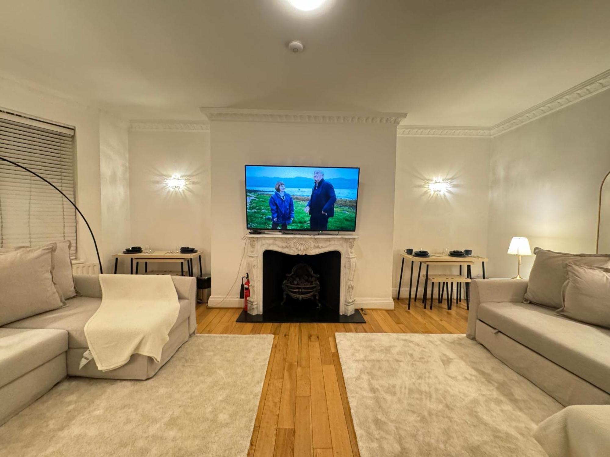 Hyde Park Corner House Homestay *