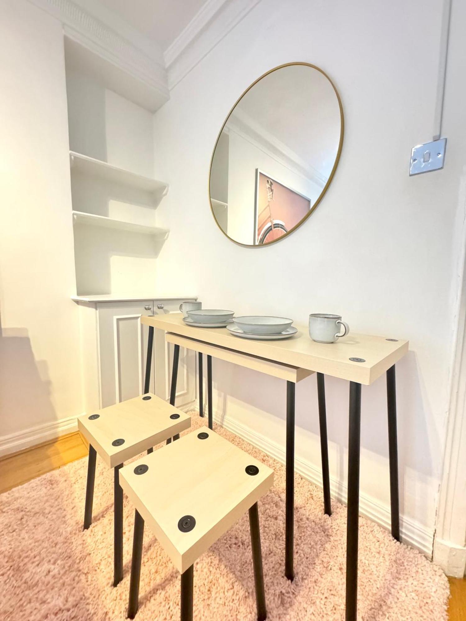 Hyde Park Corner House Homestay *