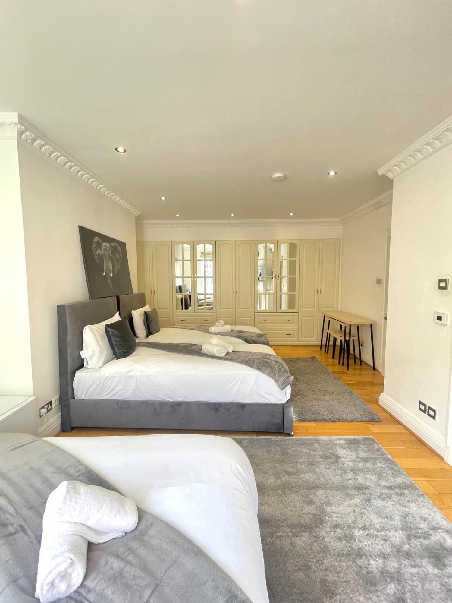 Homestay Hyde Park Corner House London