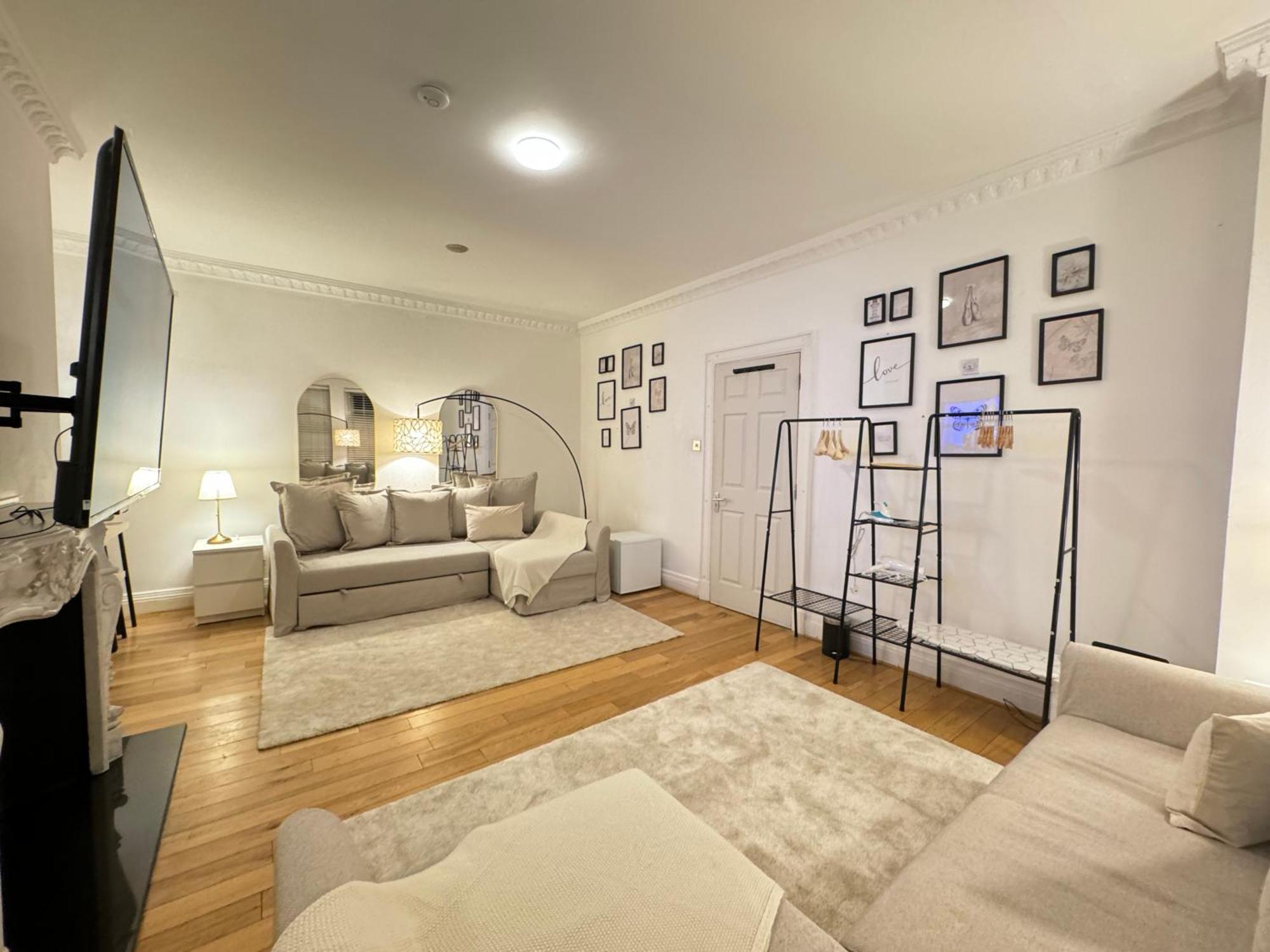 Hyde Park Corner House Homestay London