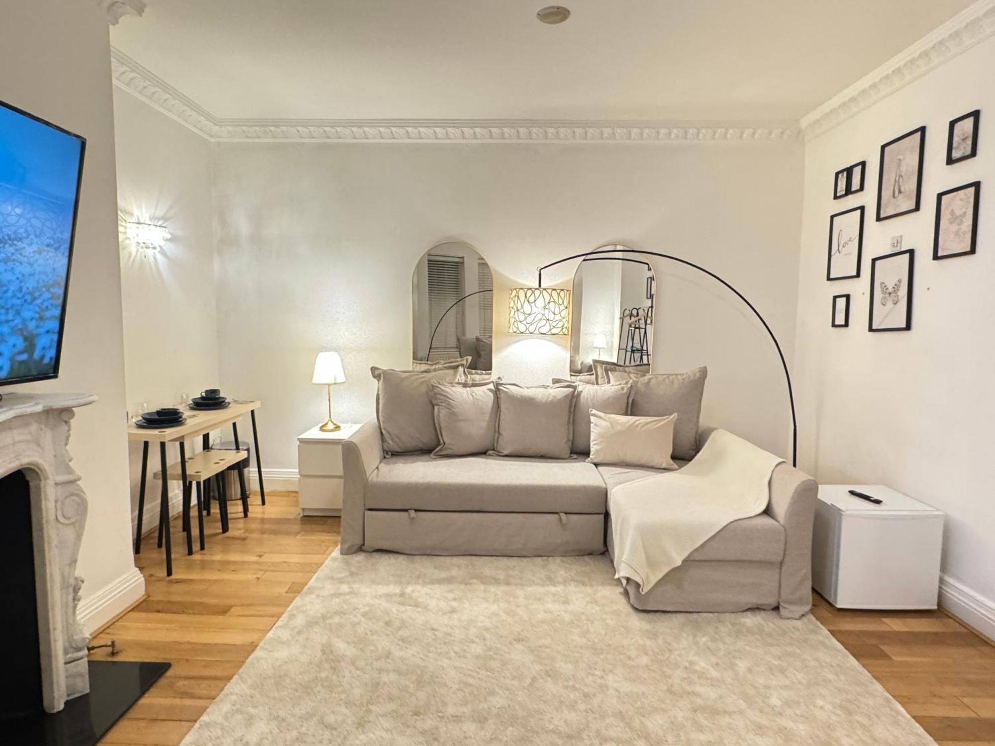 Hyde Park Corner House *
