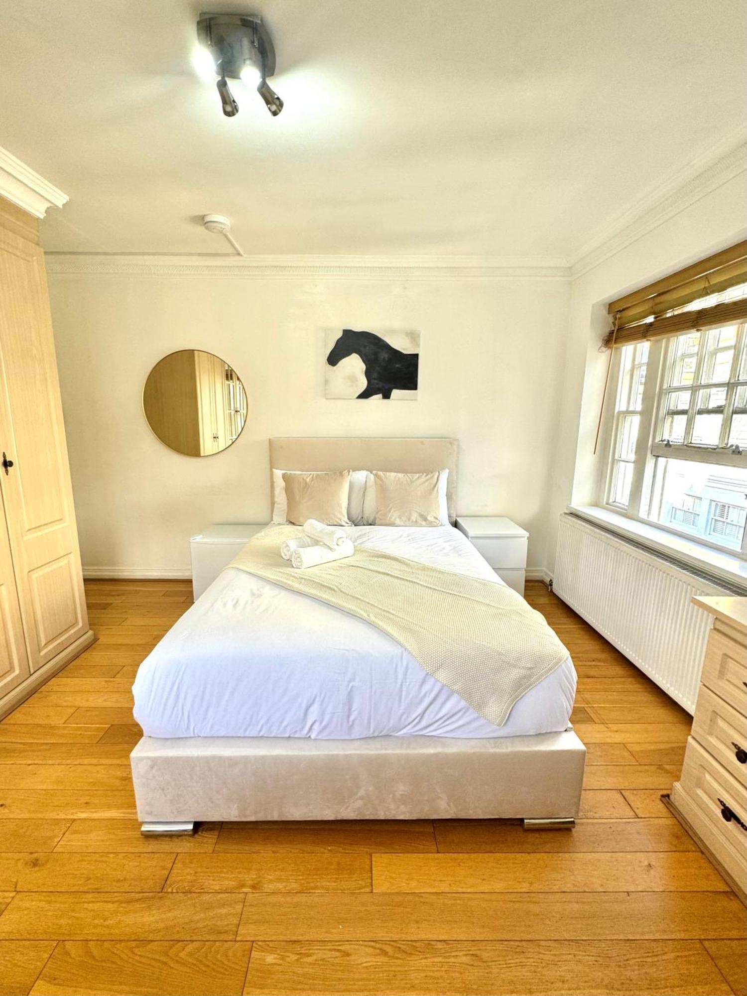 Hyde Park Corner House Homestay *