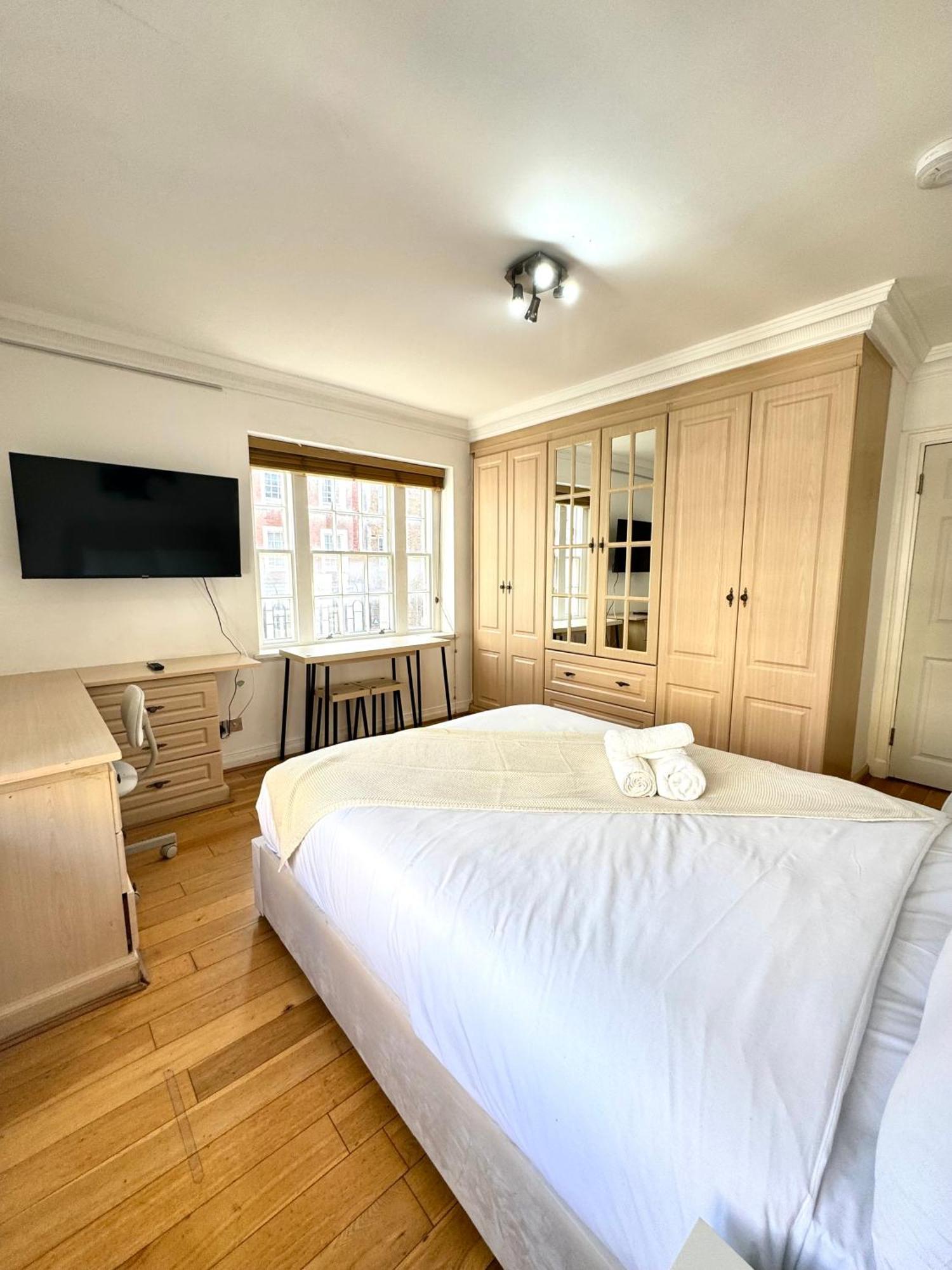 Hyde Park Corner House Homestay London
