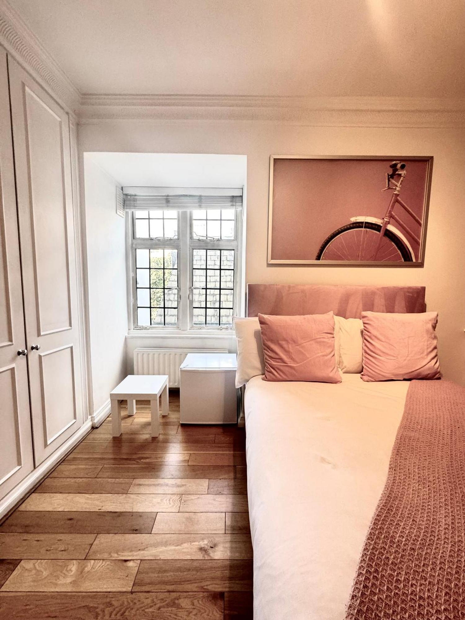 Homestay Hyde Park Corner House *