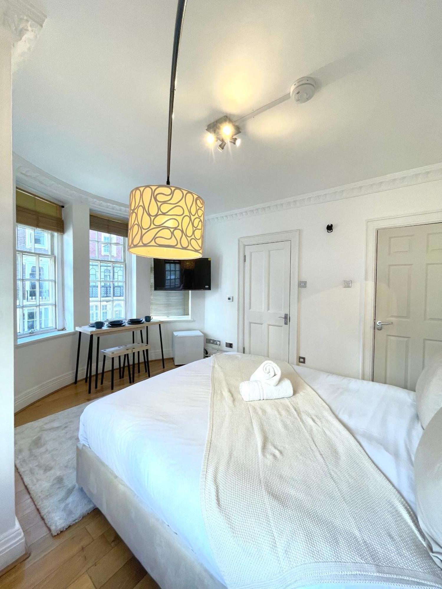 Hyde Park Corner House *