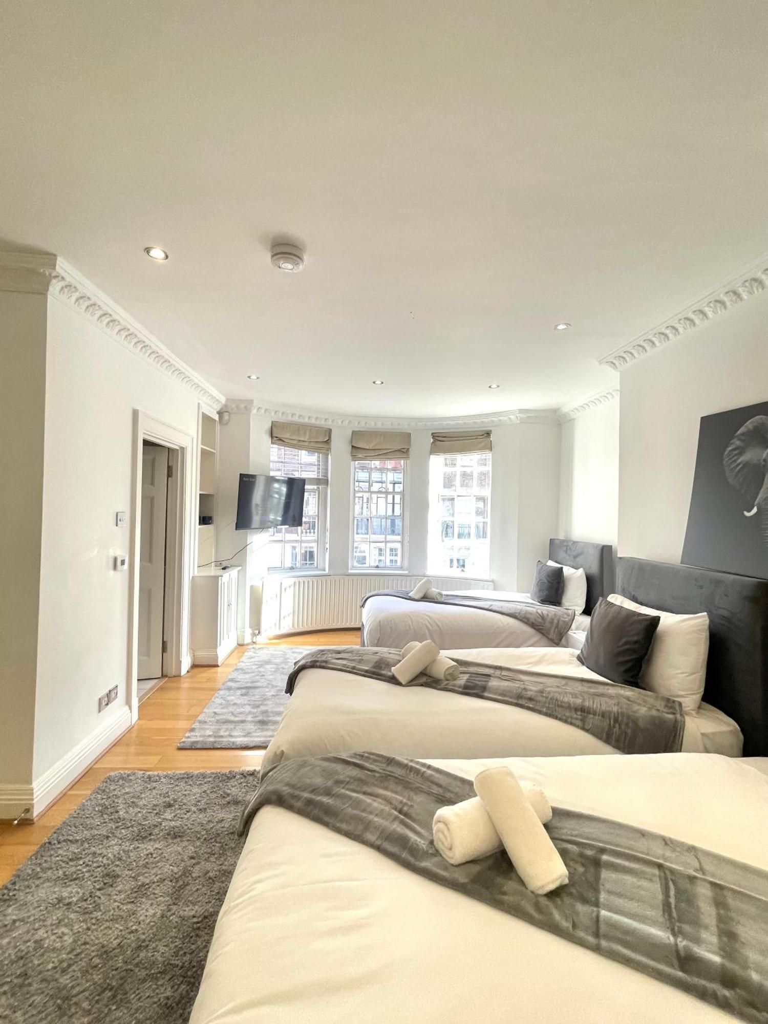 Homestay Hyde Park Corner House *