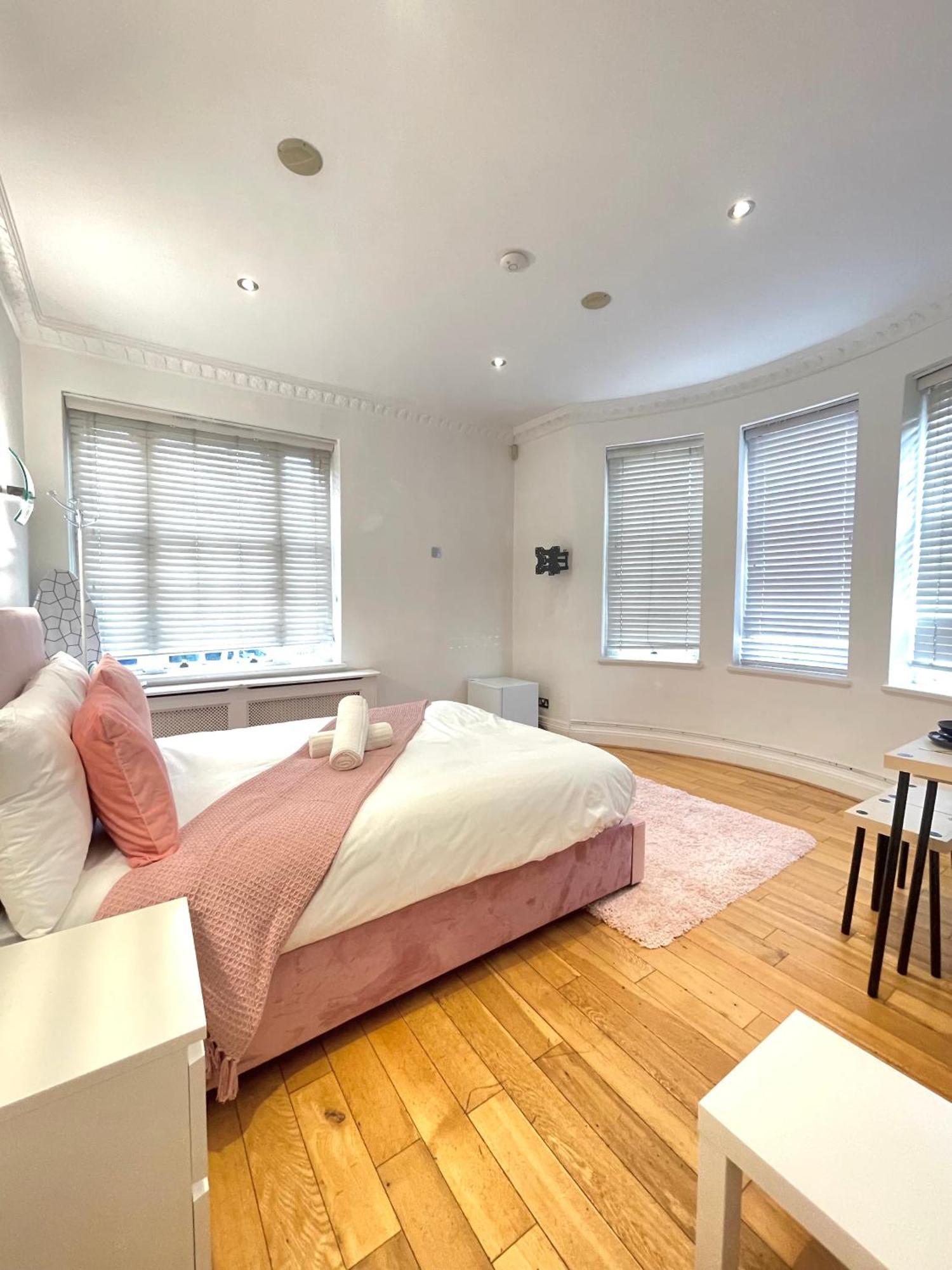 Homestay Hyde Park Corner House