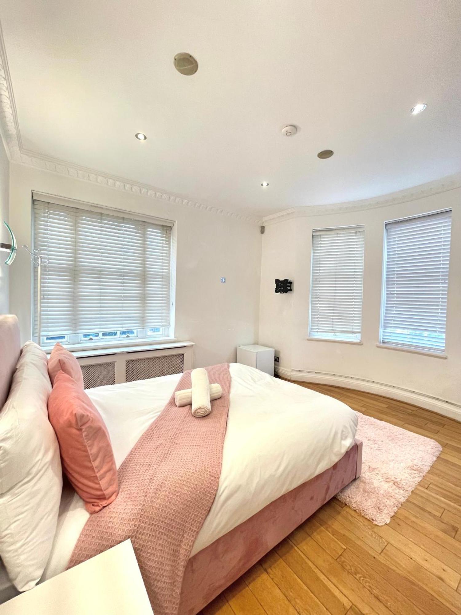 Homestay Hyde Park Corner House *