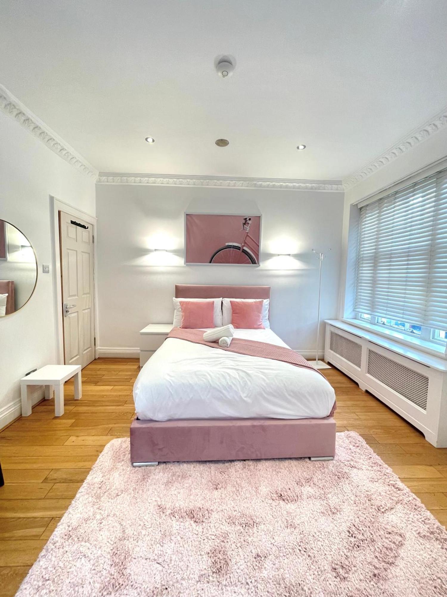 Hyde Park Corner House *