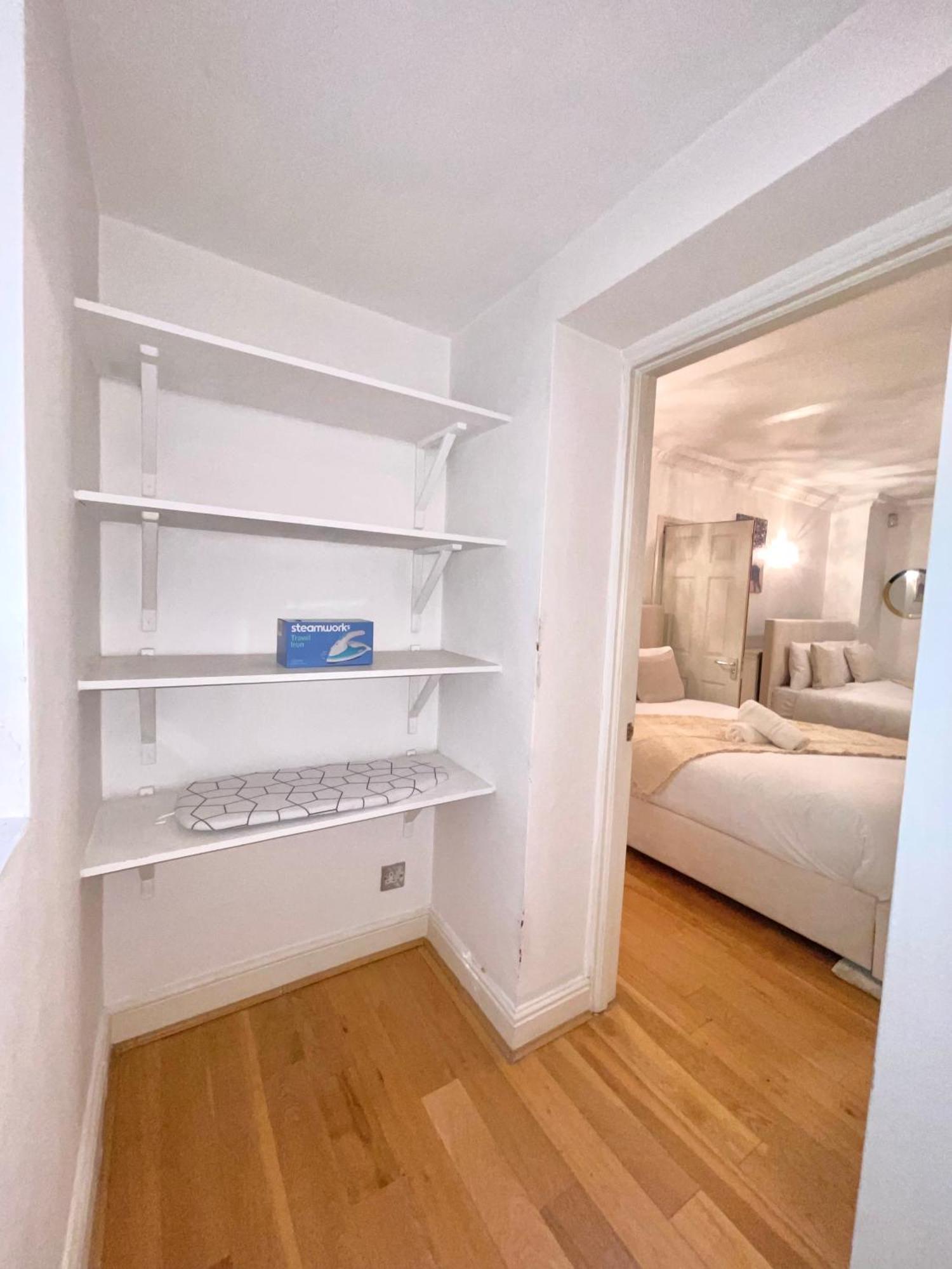 Hyde Park Corner House Homestay *